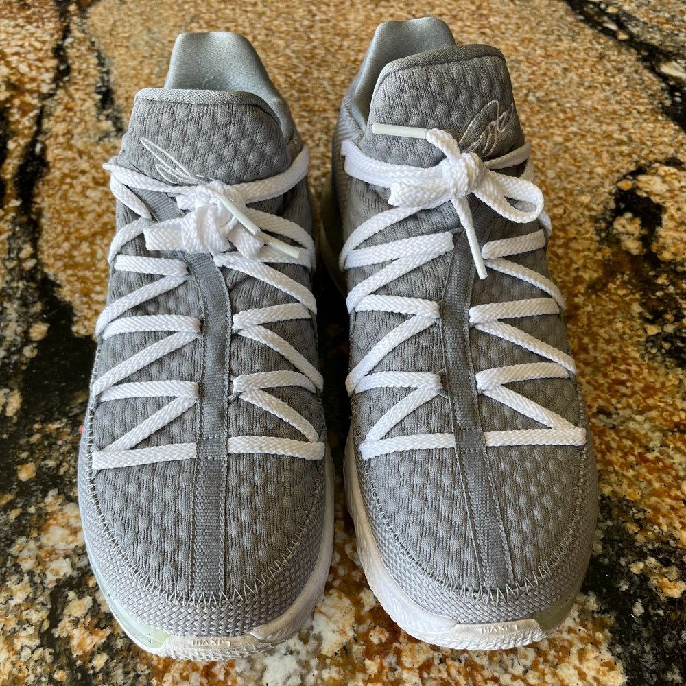 Nike Lebron 17 Low Particle Grey Sneaker